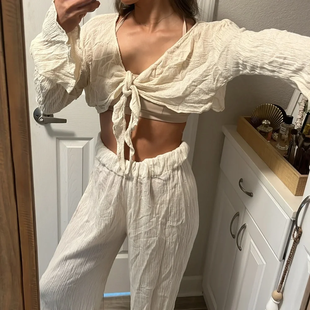 Savannah Morrow the Label Crop Top - Picture 2 of 3